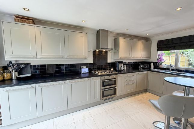 29, Oasthouse Drive, Fleet photo 2