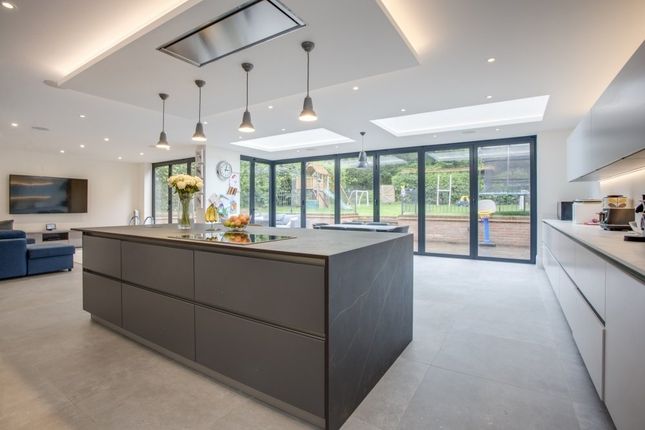 Rosemary Cottage,, The Ridgeway, Gerrards Cross photo 3