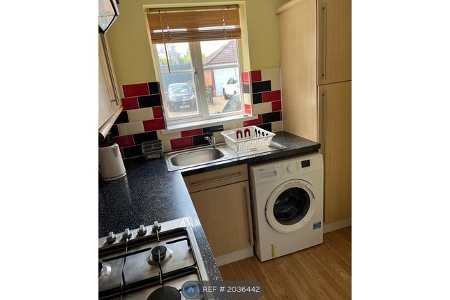 Terraced house to rent in Vine Close, Basildon