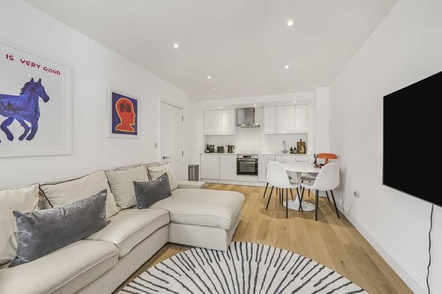 Flat 1, 144A, Victoria Rise, London photo 4