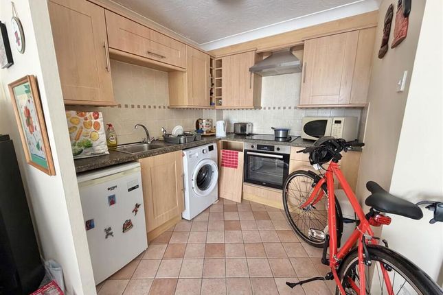Flat 34 Marina Point, West Road, Clacton-on-Sea photo 3