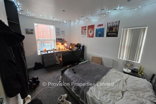 Brudenell Road, Hyde Park photo 5