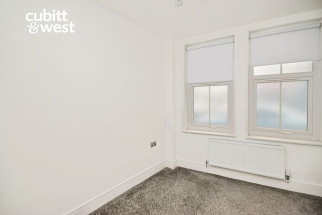 98, Westmead Road, Sutton photo 3