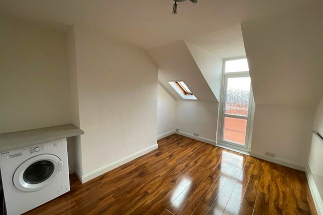 Flat to rent in Aylestone Road, Leicester