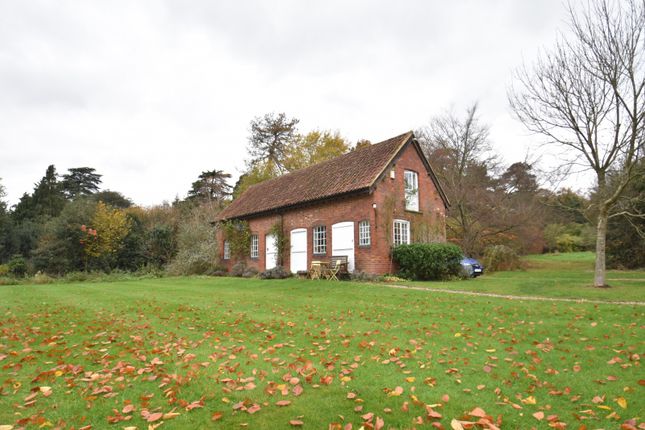 Thumbnail Bungalow to rent in The Barn, Burners Cottage, Rowley Lane, Berkshire