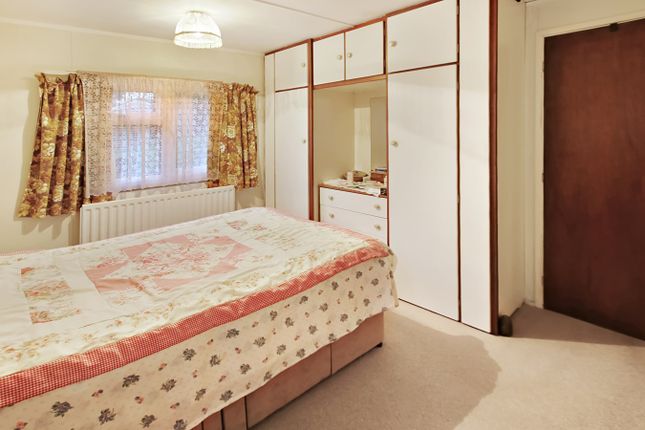 Mobile/park home for sale in Turners Hill Park, Turners Hill, Crawley