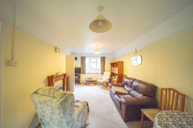 7 Buxton Close, Cromer photo 3