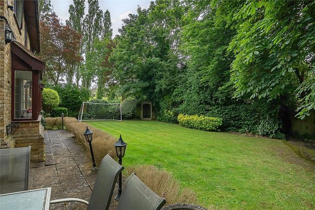 Folitsa House, 2, Lynford Close, Herts photo 4