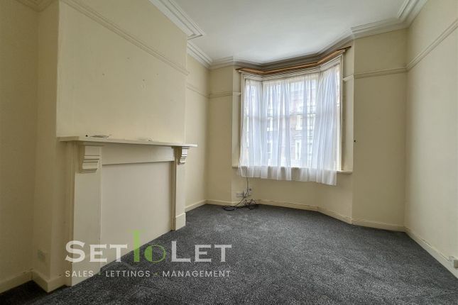 24, College Avenue, Leicester photo 3