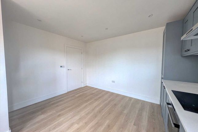 10, Castle Way, St Osyth photo 4
