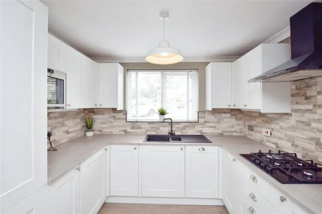 47, Byron Way, Swansea photo 4
