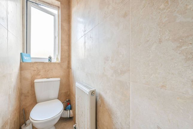 Flat for sale in Culvert Road, Battersea, London