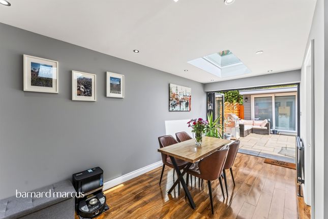 119, Wide Way, Mitcham photo 4