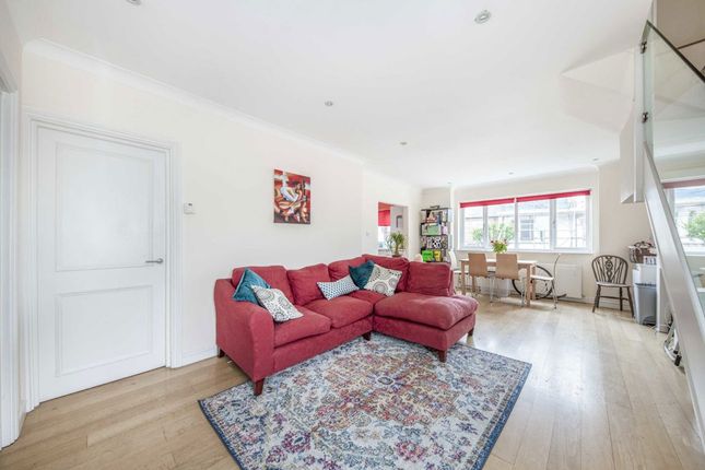2 De Vere Court, Franche Court Road, London photo 4