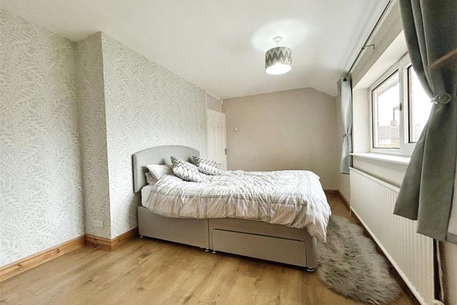 End terrace house for sale in Chesford Road, Luton