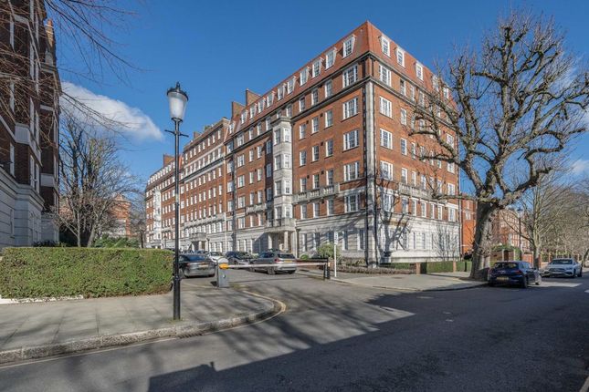 Thumbnail Flat to rent in Campden Hill Gate, Duchess Of Bedfords Walk, London