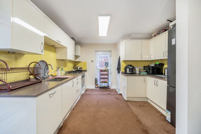 Bromley Crescent, Middlesex photo 4