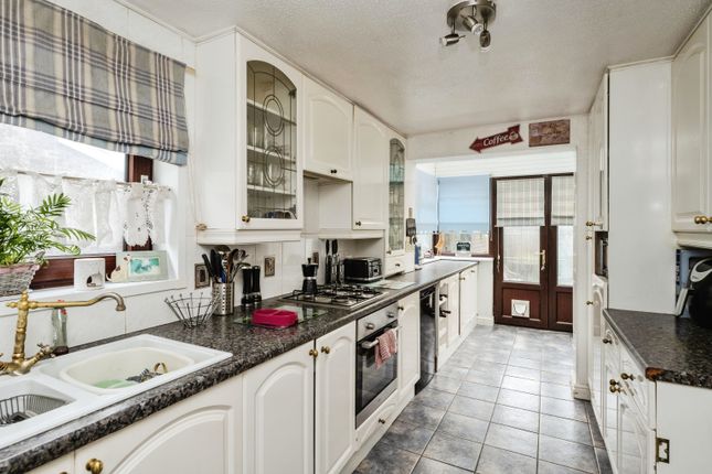 2, Dee Place, West Glamorgan photo 4