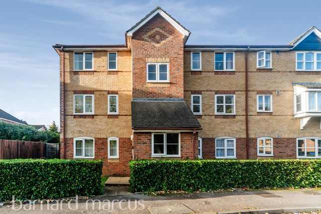 Flat to rent in Donald Woods Gardens, Tolworth, Surbiton