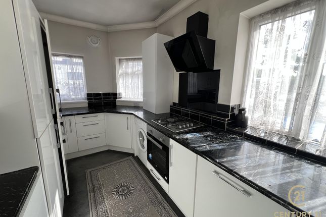 319, Molesey Road, WALTON-ON-THAMES photo 3