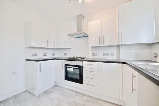 9, Romside Place, Romford photo 3