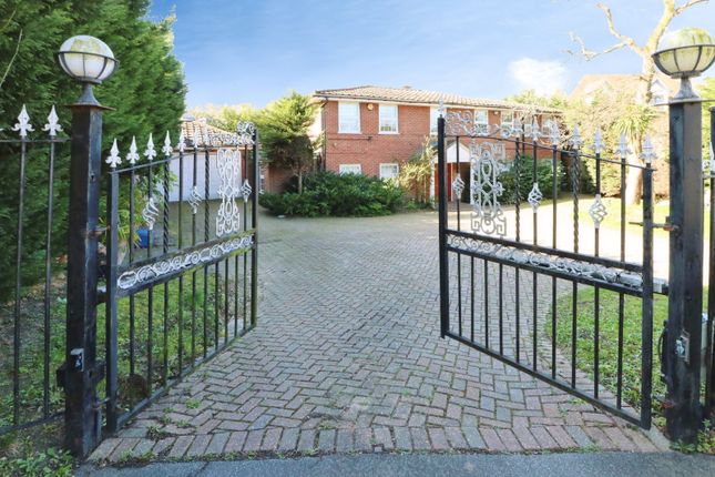 3, Tomswood Road, Essex photo 3