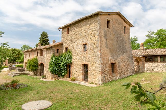 Thumbnail Villa for sale in Sovicille, Siena, Tuscany
