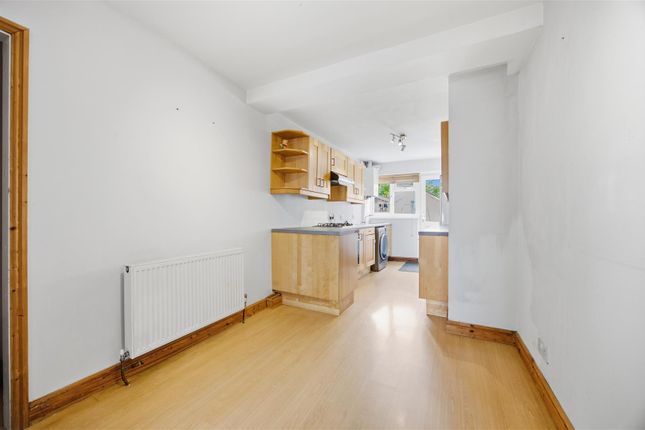 197, Lansbury Drive, Hayes photo 4