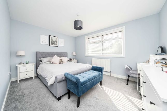 9, Oakington Drive, Sunbury-On-Thames photo 4