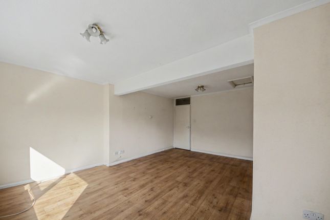 30 Plaiters Way, Dunstable photo 4
