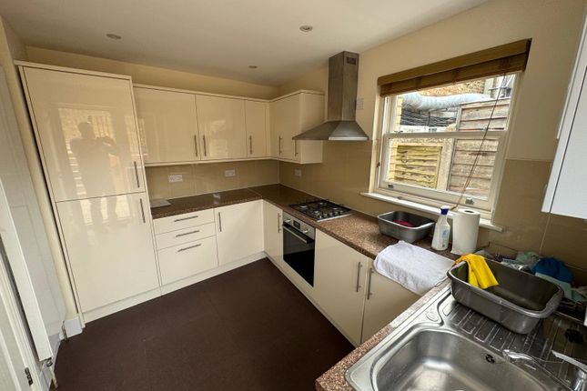 Flat 1, 61a High Street, Herts photo 3