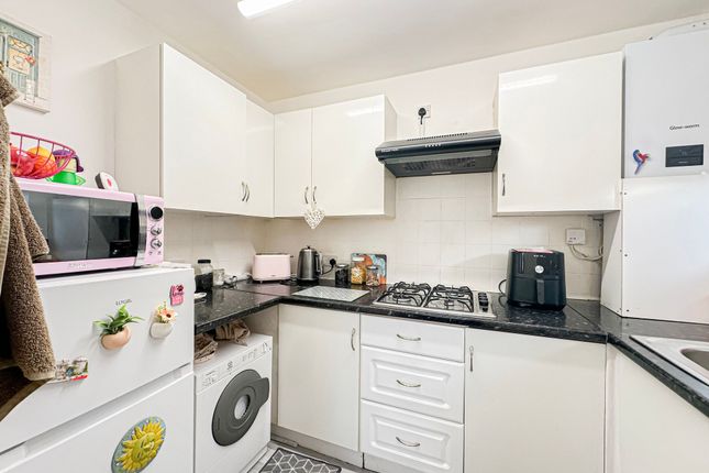 19 Oak Close, Wirral photo 2