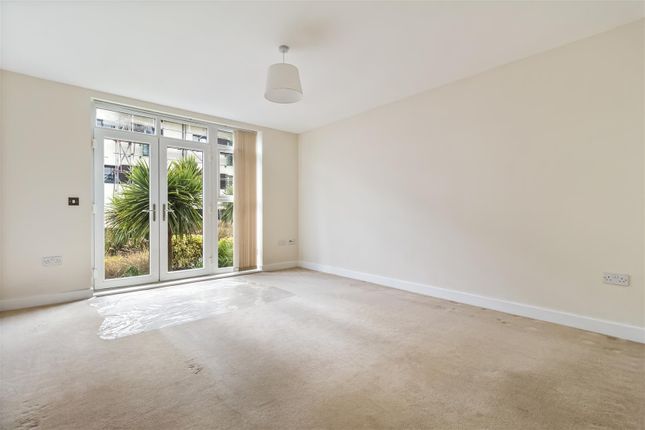 Flat 2, 19 Hawke House, Eirene Road, Worthing photo 2