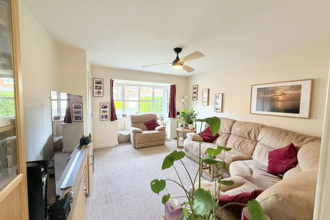 30, Rowan Crescent, Hyde photo 5