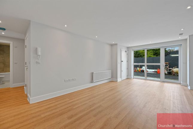 Flat to rent in Manor Park Road, London