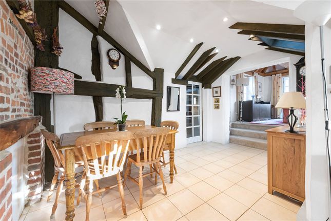 15, Lodge Lane, West Sussex photo 4