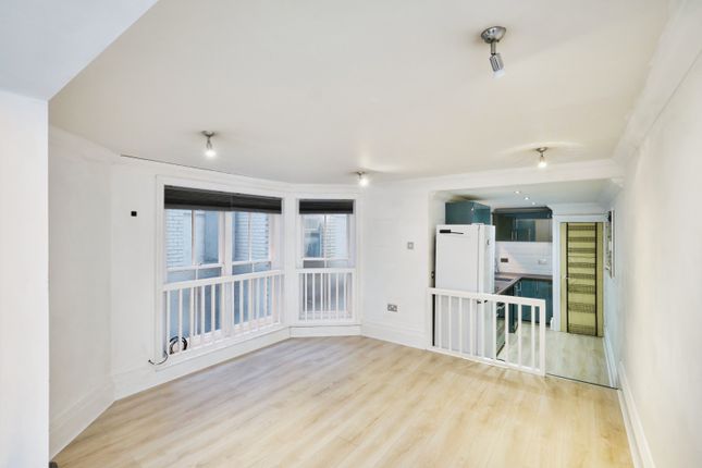 17 CHAMBERLAIN COURT photo 3