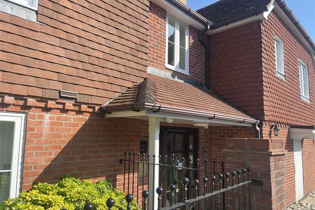 1-bed flat on High Street, Billingshurst, £119,950