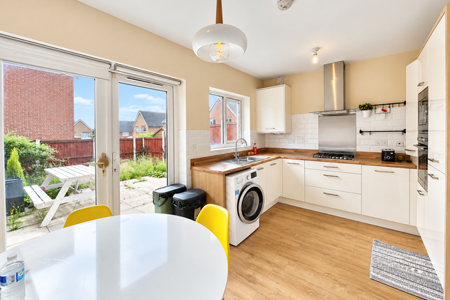 122, Ashley Lane, Manchester photo 5