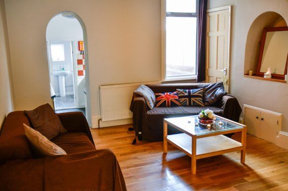 Thumbnail Shared accommodation to rent in Leslie Road, Gillingham, Medway