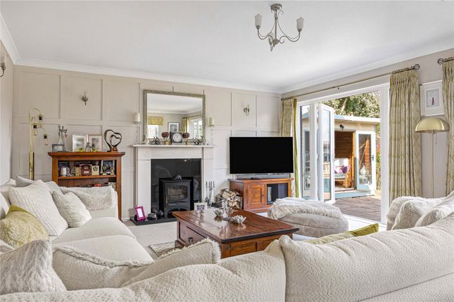 44, Hill Farm Road, Buckinghamshire photo 4