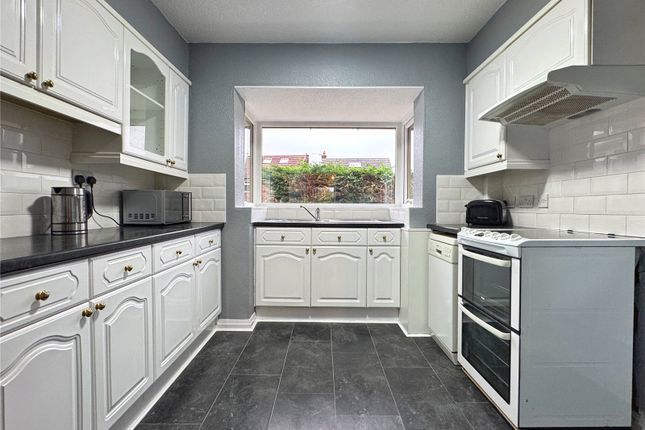 9, Bracken Grove, Rossendale photo 3