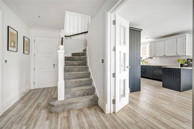 1, Lushington Drive, Barnet photo 2