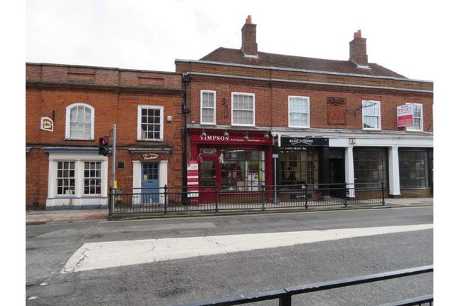 Retail premises to let in South Street 2, Farnham, Surrey