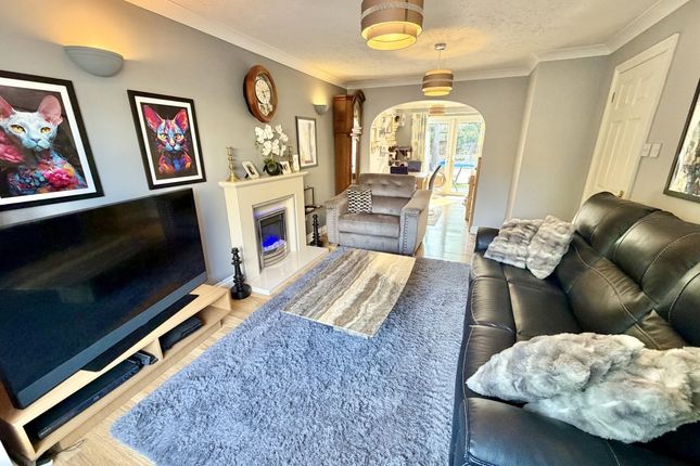 25, Foxglove Way, Yeovil photo 4