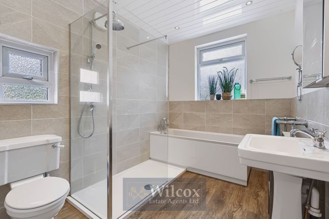 138 Crompton Way, Bolton photo 4