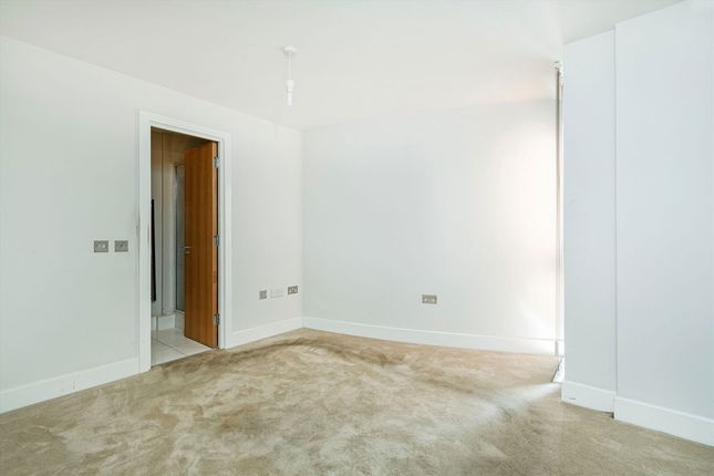 Flat 11, Oadtrin Lodge, 5, Trinity Road, London photo 4