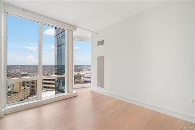 Town house for sale in 1 Renaissance Square #32A, White Plains, New York, United States Of America