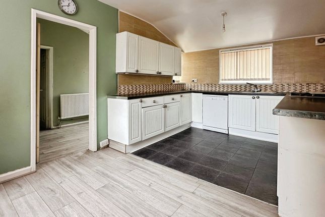 4, Chilcombe Close, Leicester photo 2