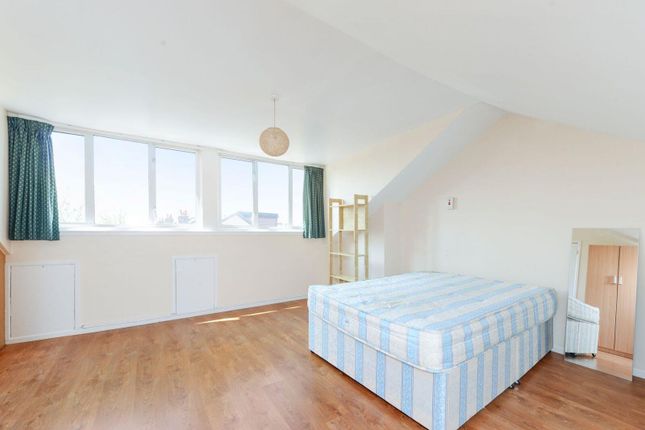 13, St. Georges Avenue, London photo 4